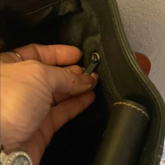 Fossil Elegant Black Leather Handbag - Picture 8 of 15